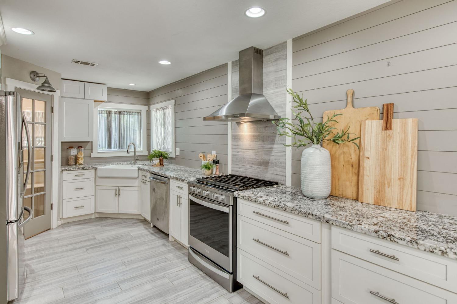 57 North Jasmine Avenue Clovis, CA 93611 - Photo 6 of 30