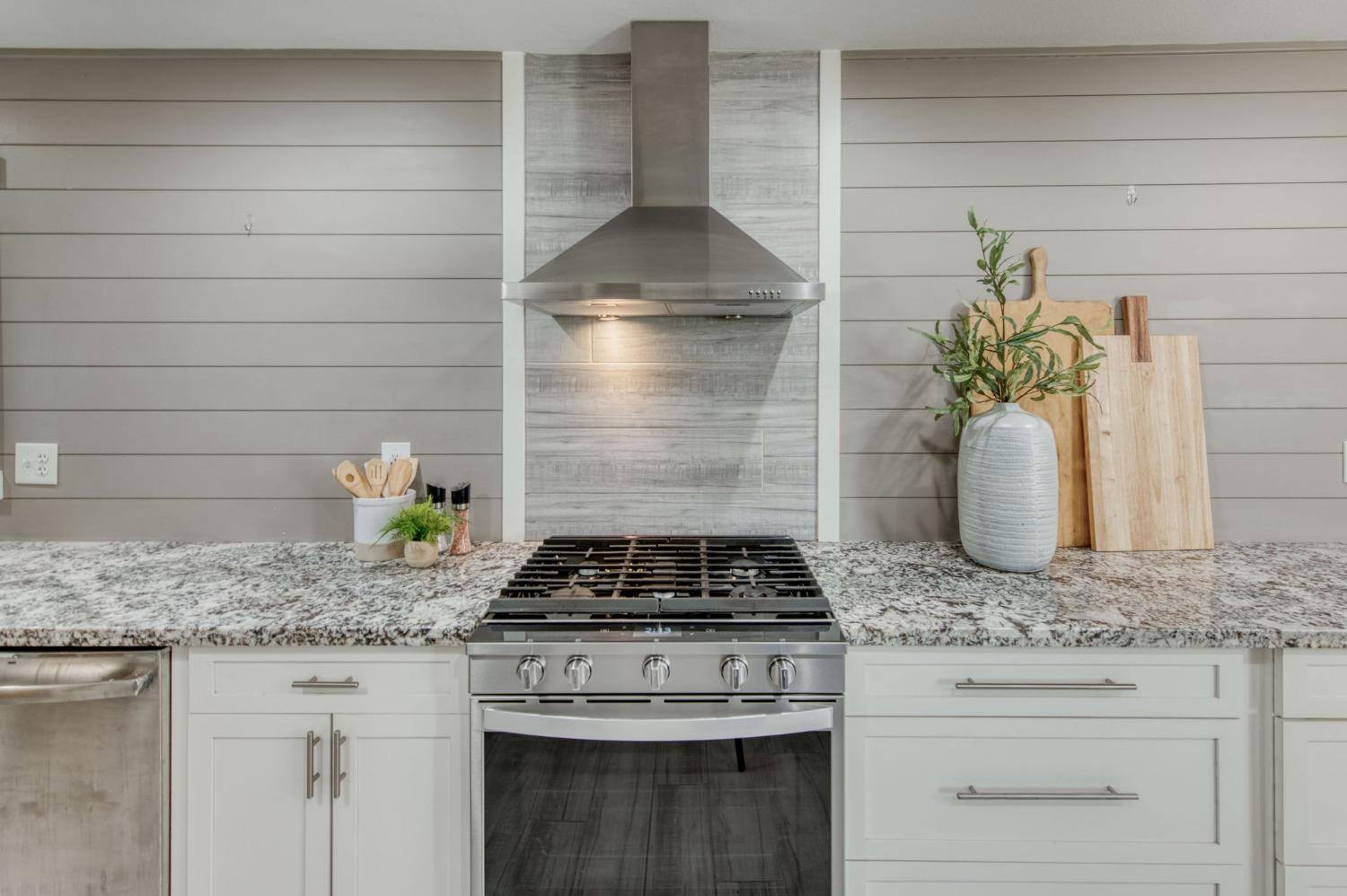 57 North Jasmine Avenue Clovis, CA 93611 - Photo 8 of 30