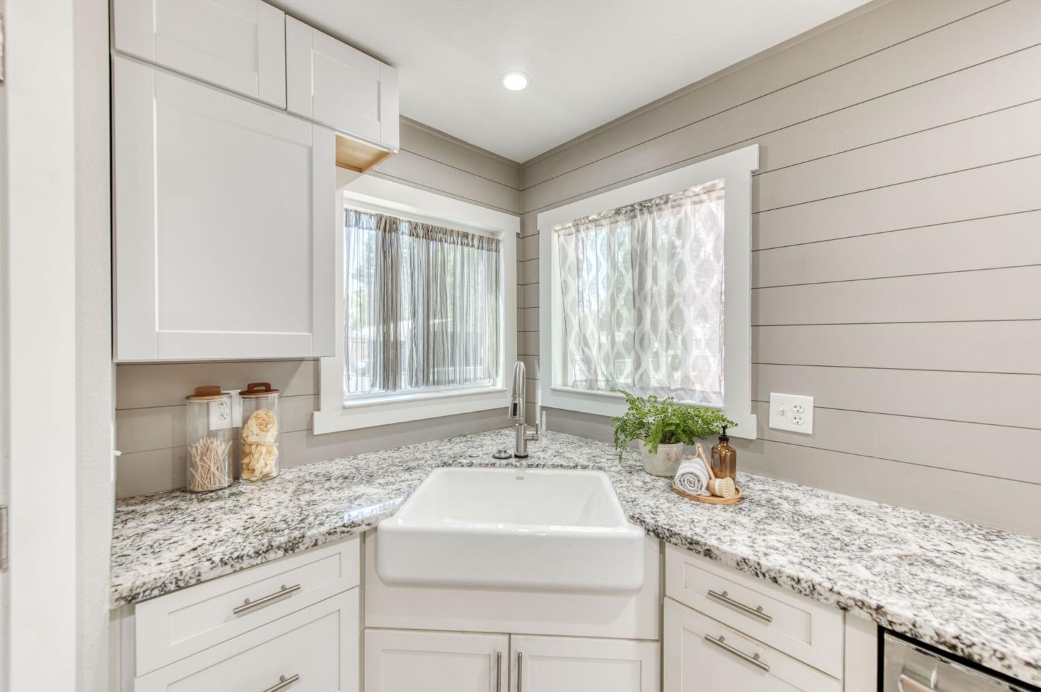 57 North Jasmine Avenue Clovis, CA 93611 - Photo 9 of 30