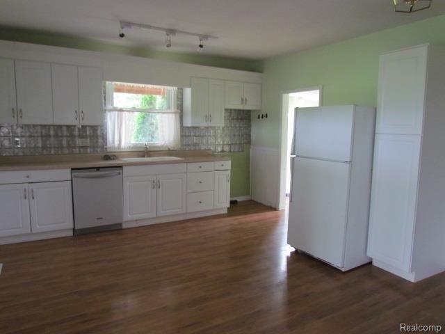 5523 Simpson Road Owosso, MI 48867 - Photo 6 of 7 kitchen.jpg