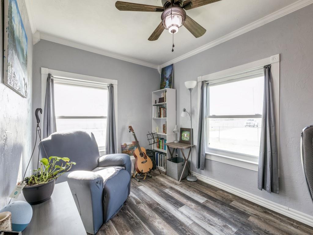3061 Turkey Creek Road Sunset, TX 76270 - Photo 16 of 31 a living room with furniture and a potted plant