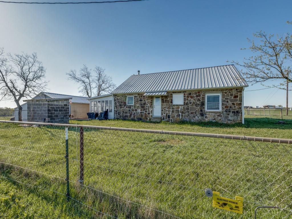 3061 Turkey Creek Road Sunset, TX 76270 - Photo 19 of 31 a front view of a house with a garden