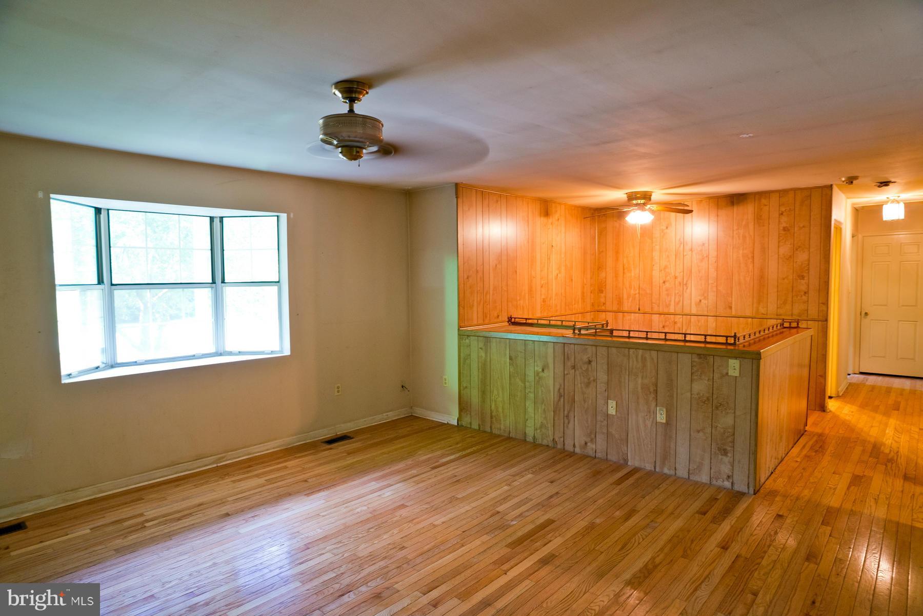 810 Rustic Lane Lothian, MD 20711 - Photo 14 of 27 Living Room