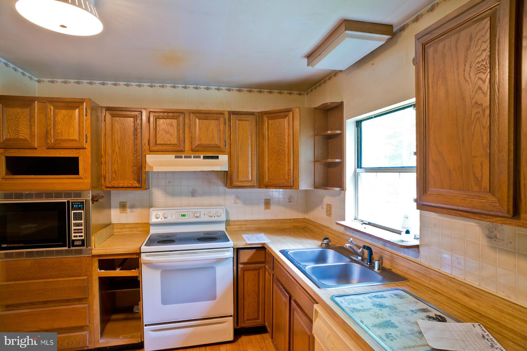 810 Rustic Lane Lothian, MD 20711 - Photo 19 of 27 Kitchen