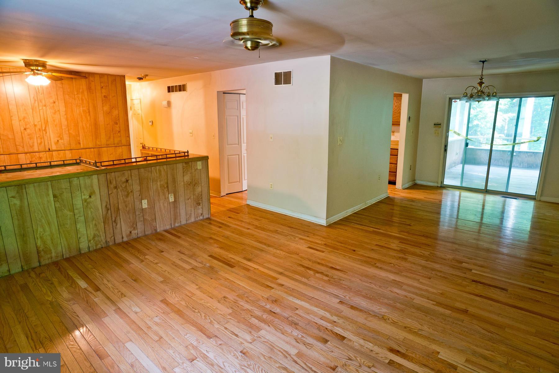 810 Rustic Lane Lothian, MD 20711 - Photo 23 of 27 Living Room