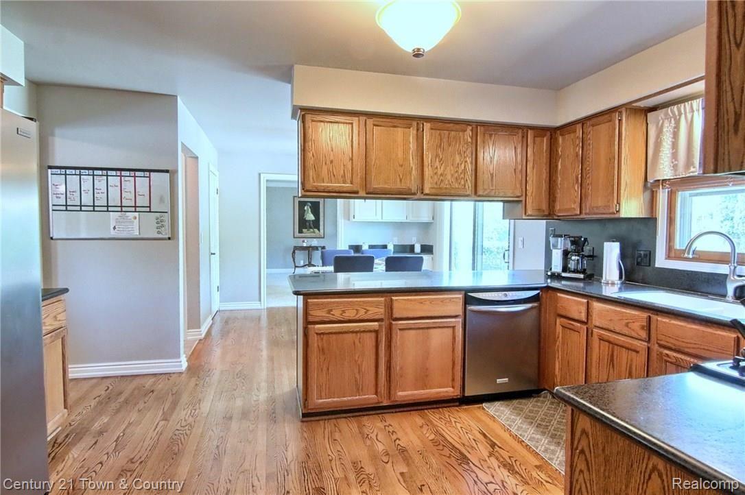 1339 Royal Crescent Street Rochester, MI 48306 - Photo 12 of 29 Kitchen_3rd_View.jpg