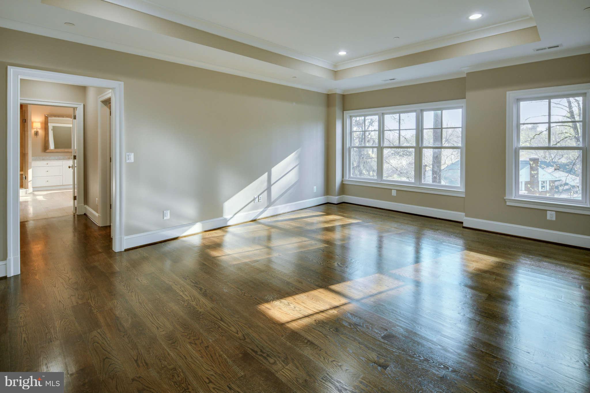 5820 Plainview Road Bethesda, MD 20817 - Photo 17 of 30 Bath (Master)