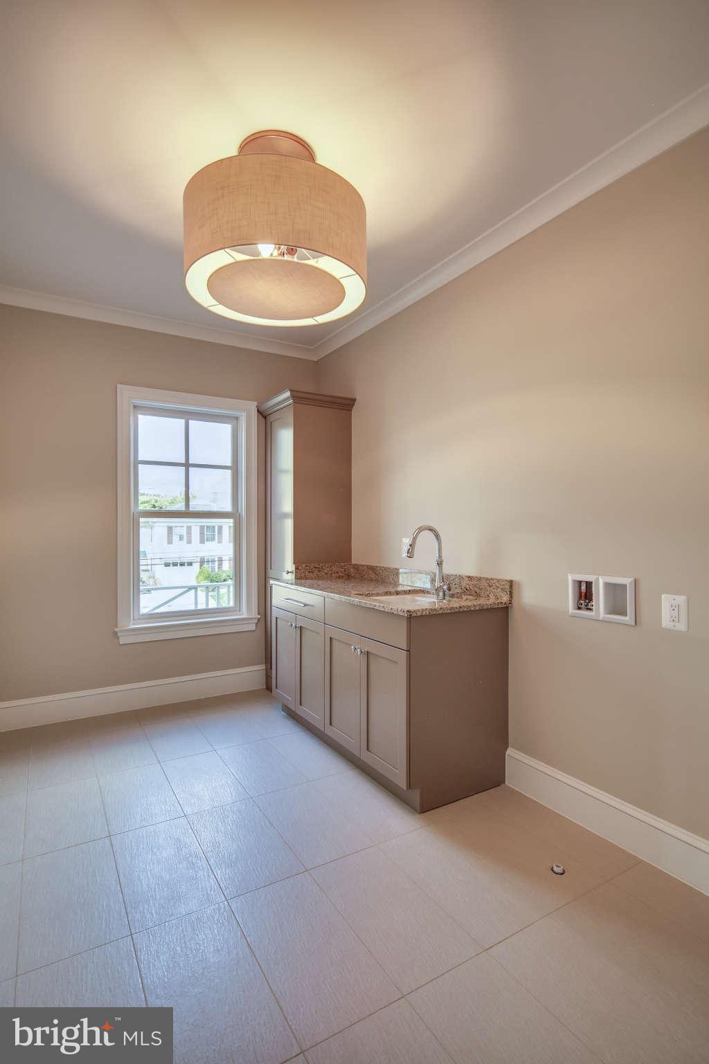 5820 Plainview Road Bethesda, MD 20817 - Photo 21 of 30 Interior (General)