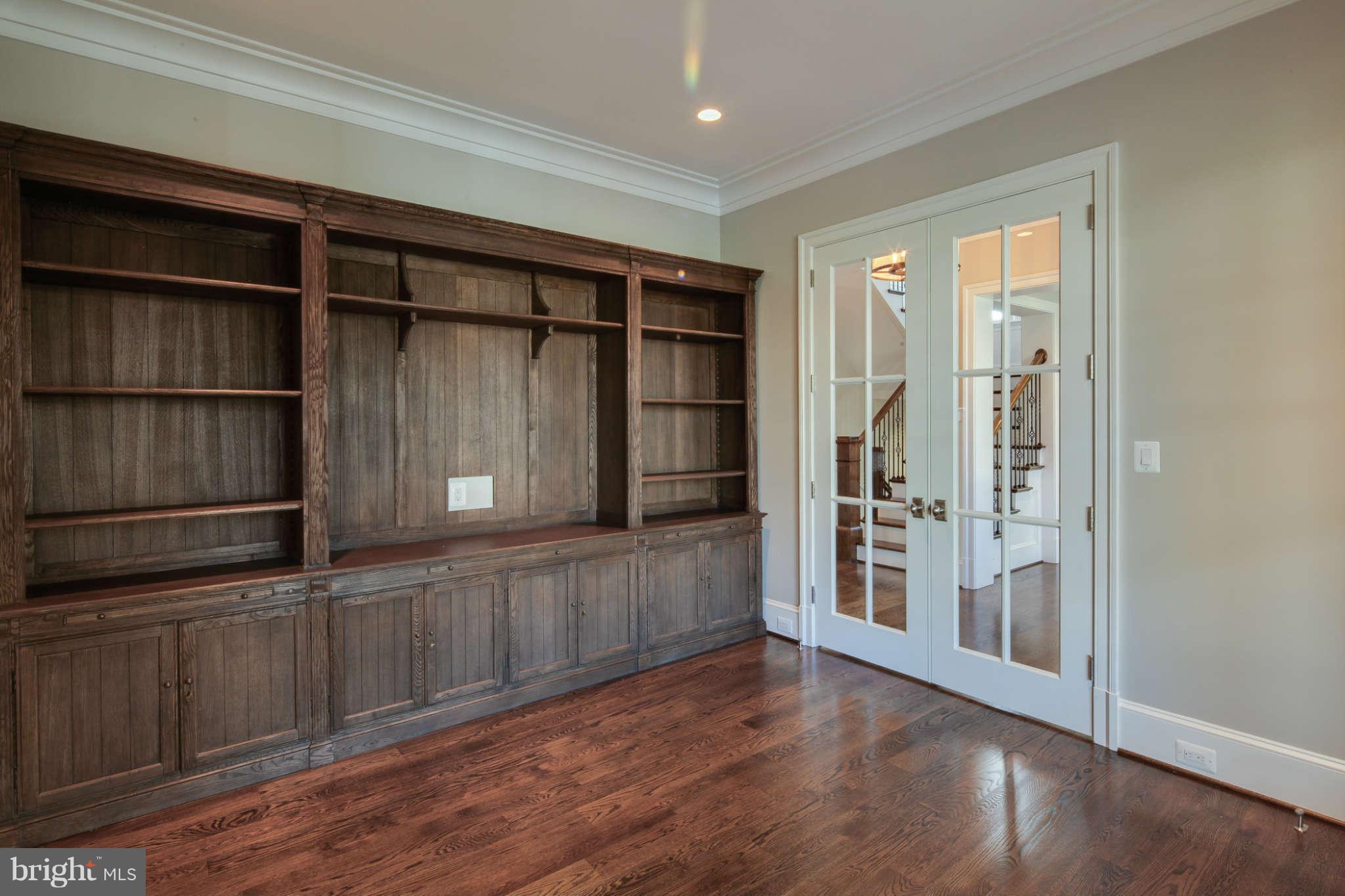 5820 Plainview Road Bethesda, MD 20817 - Photo 6 of 30 Interior (General)