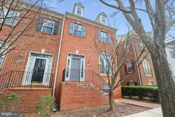 $3,200 | 310 Garden View Square, Rockville, MD 20850