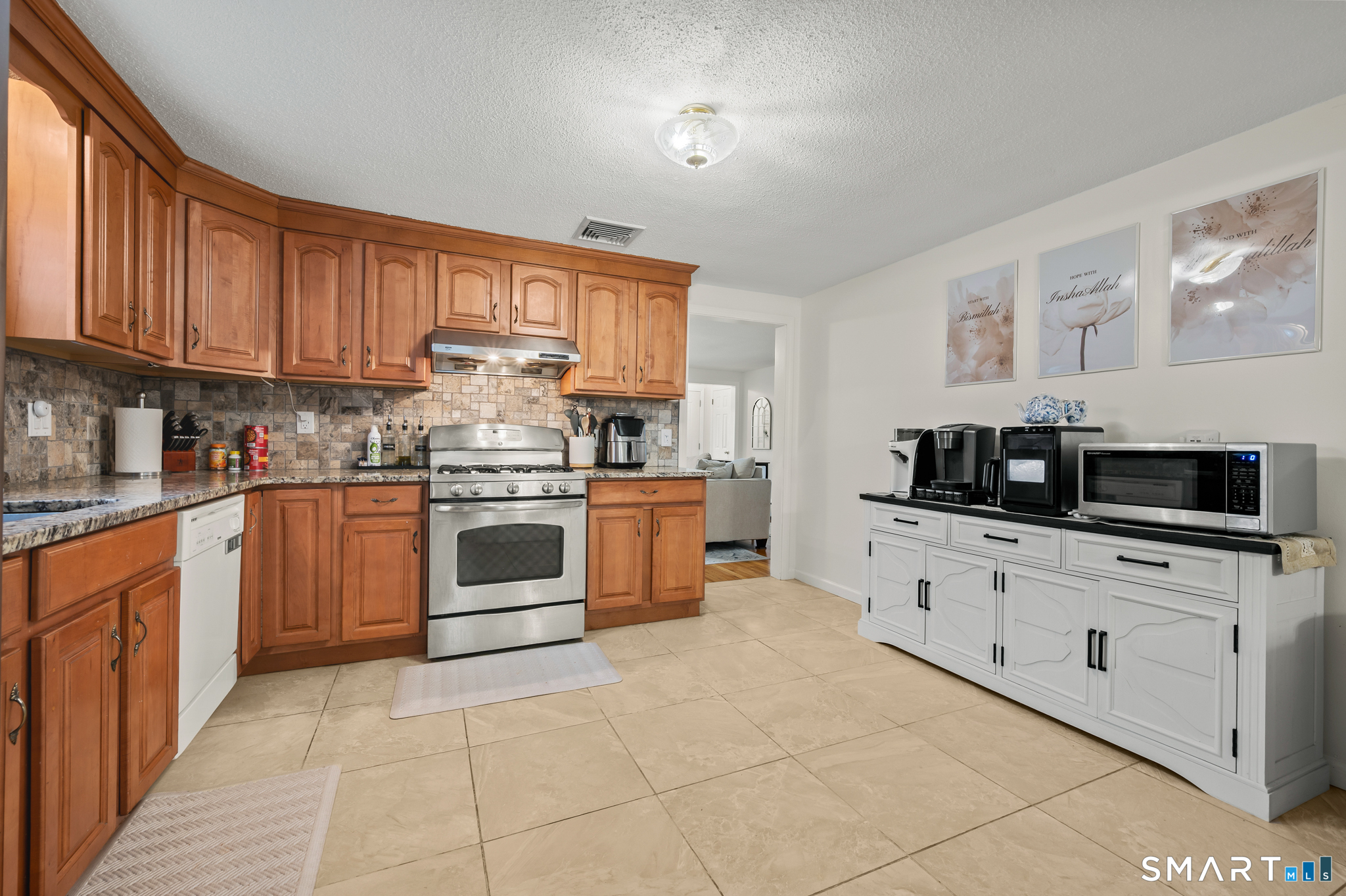 158 Dix Road Wethersfield, CT 06109 - Photo 11 of 40