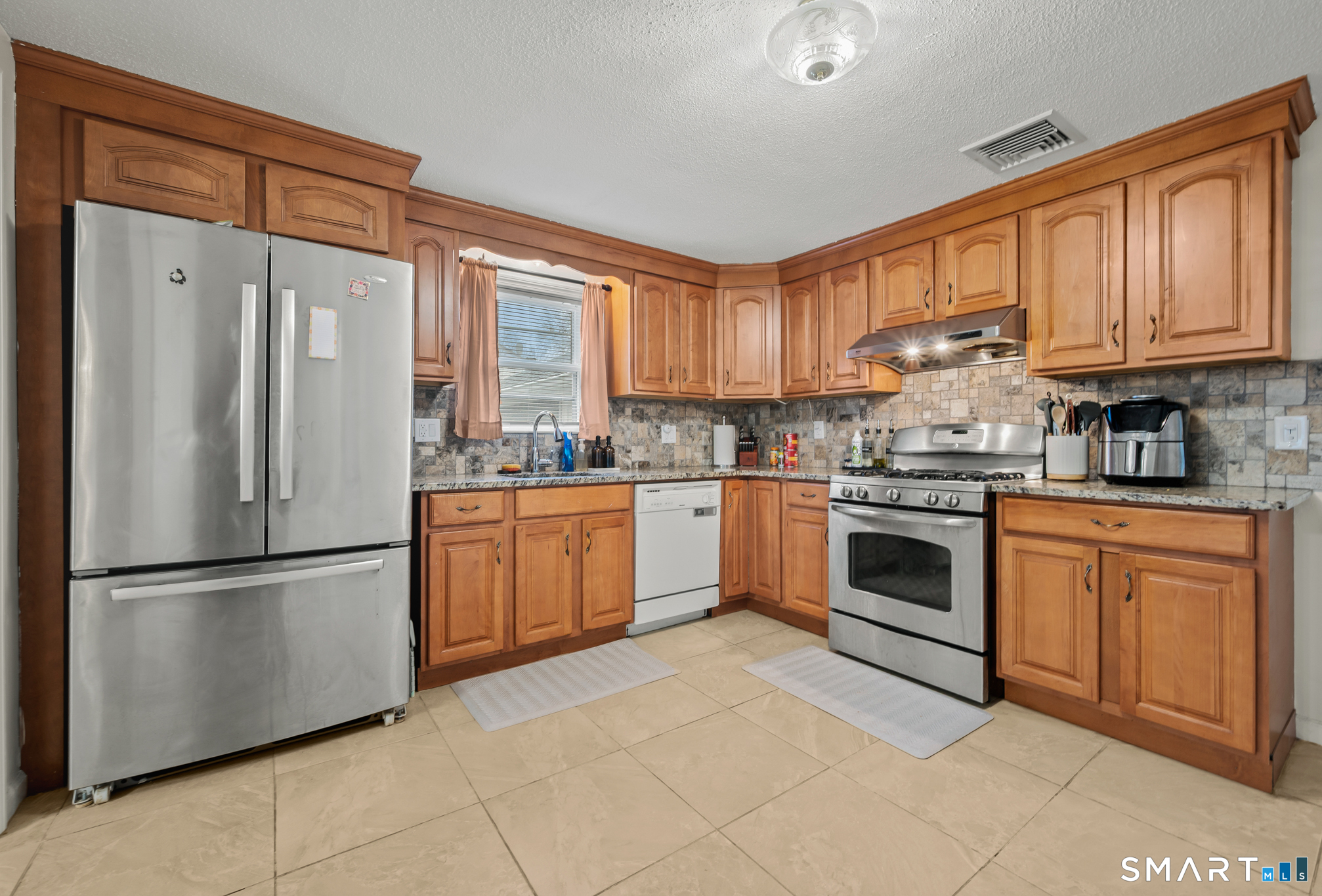 158 Dix Road Wethersfield, CT 06109 - Photo 12 of 40