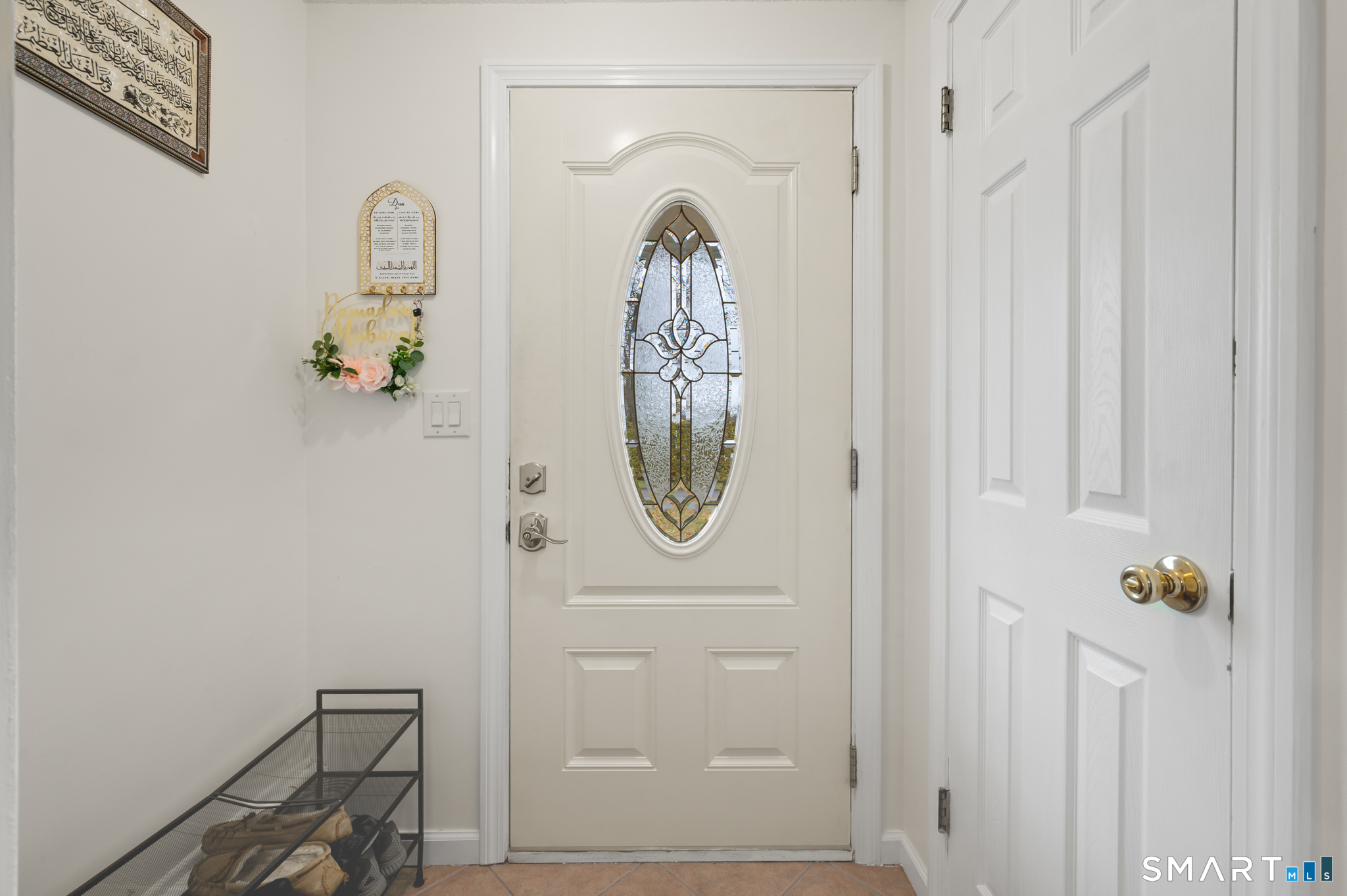158 Dix Road Wethersfield, CT 06109 - Photo 4 of 40