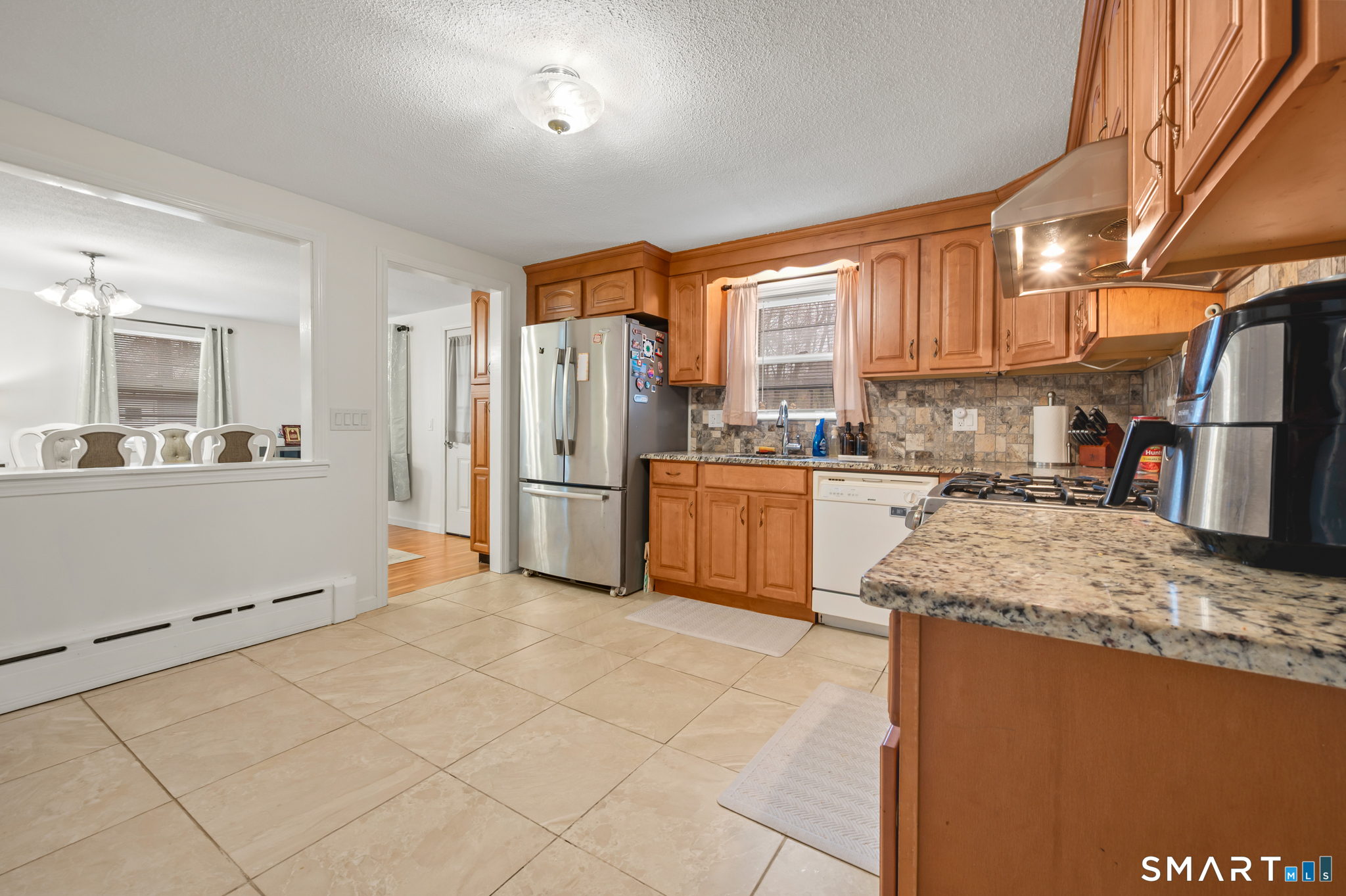 158 Dix Road Wethersfield, CT 06109 - Photo 9 of 40