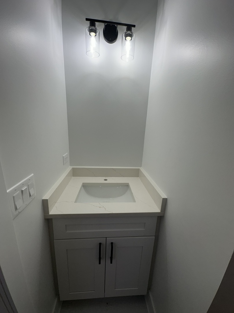 1117 West Fry Street, Unit 2 Chicago, IL 60642 - Photo 12 of 16