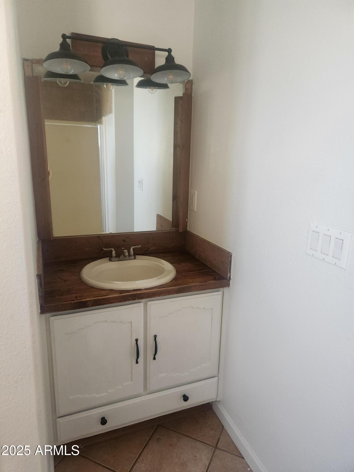 1940 East 13th Street Douglas, AZ 85607 - Photo 25 of 32 a bathroom with a sink and a mirror