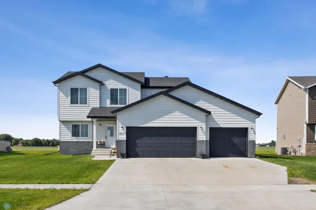 $439,900 | 7271 101st Avenue South, Horace, ND 58047