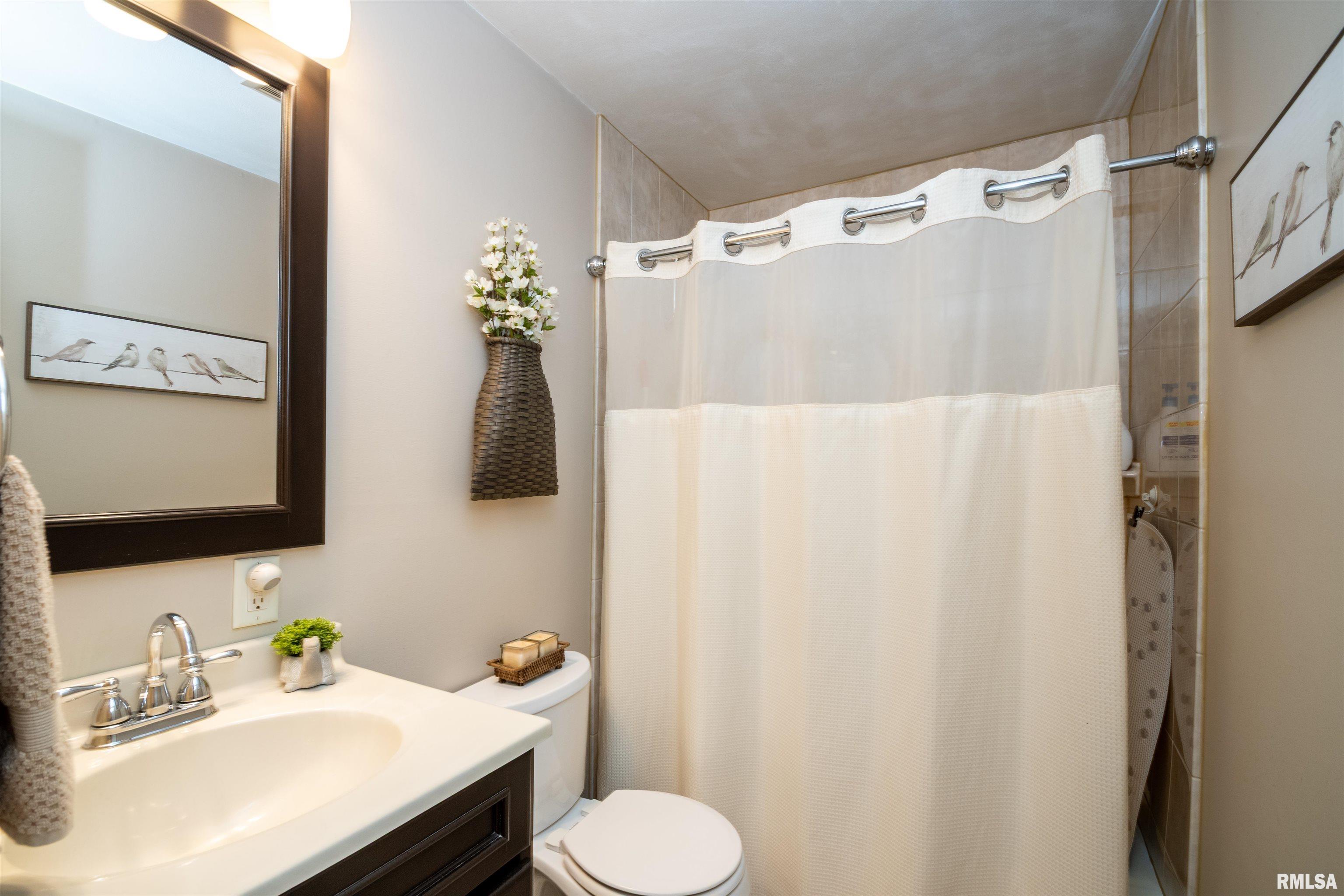 6203 North Randwick Road Peoria, IL 61615 - Photo 21 of 35