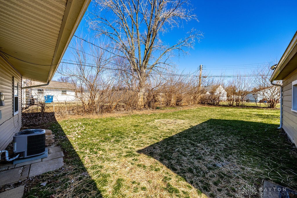 5533 Sharp Road Dayton, OH 45432 - Photo 3 of 26