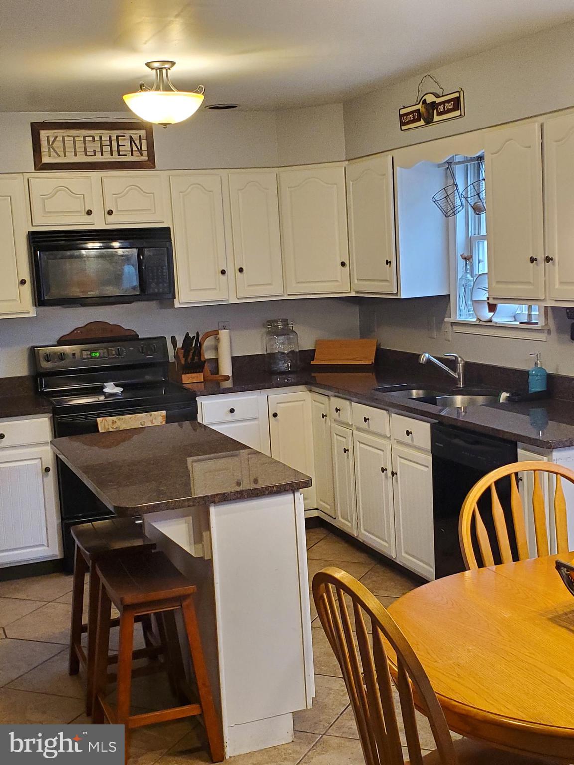 4515 Chestnut Ridge Drive Manchester, MD 21102 - Photo 11 of 47 Kitchen and breakfast nook