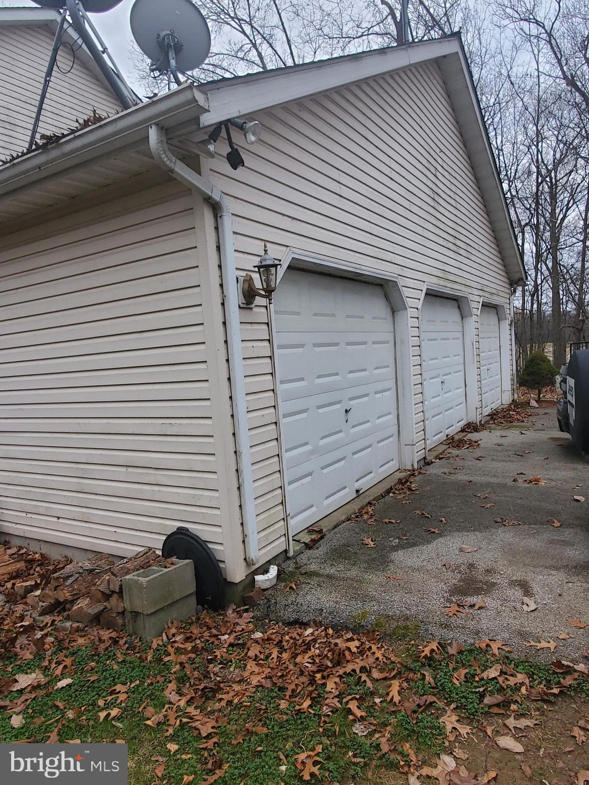 4515 Chestnut Ridge Drive Manchester, MD 21102 - Photo 4 of 47 3 car garage