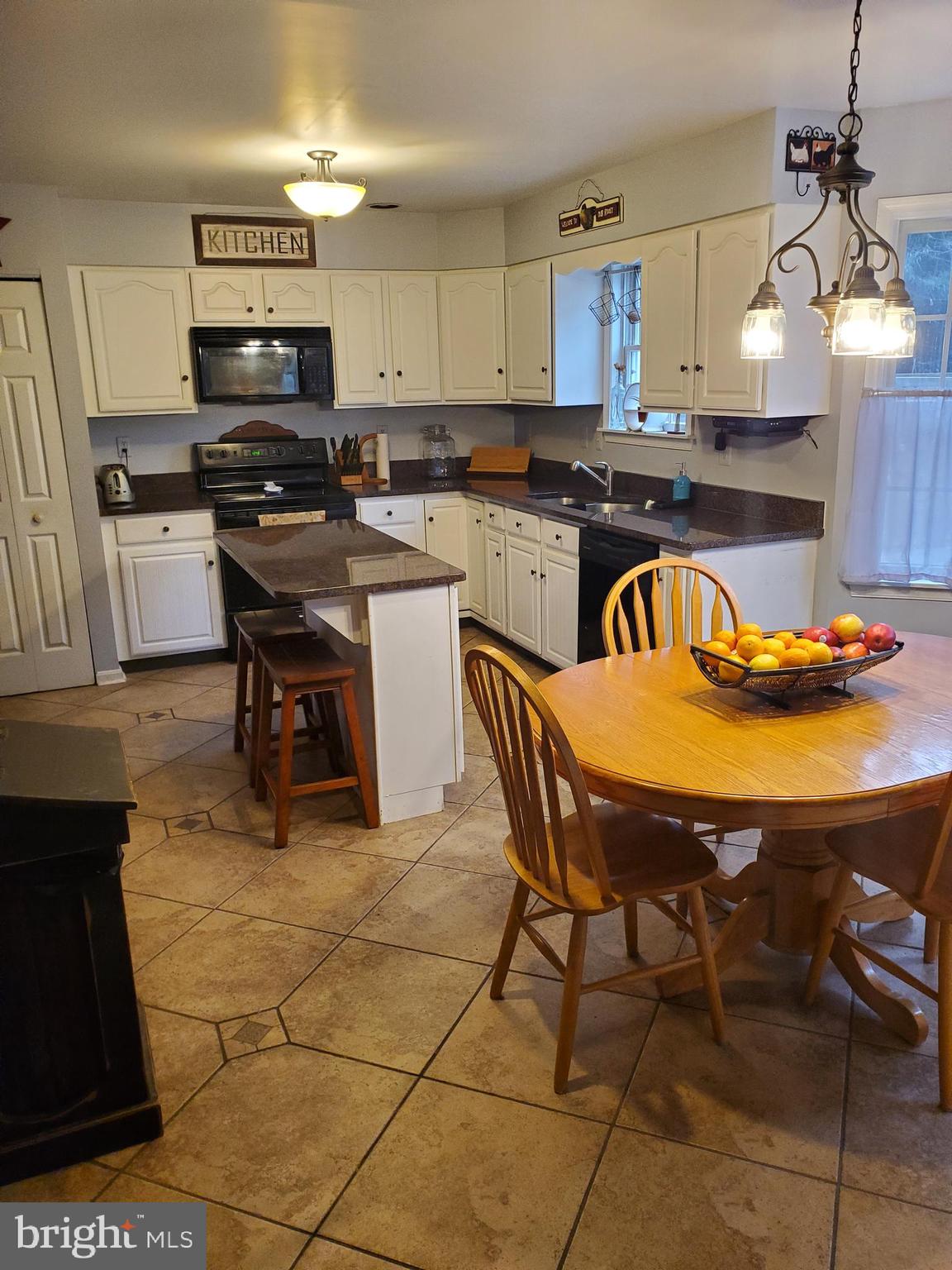 4515 Chestnut Ridge Drive Manchester, MD 21102 - Photo 10 of 47 Kitchen and breakfast nook