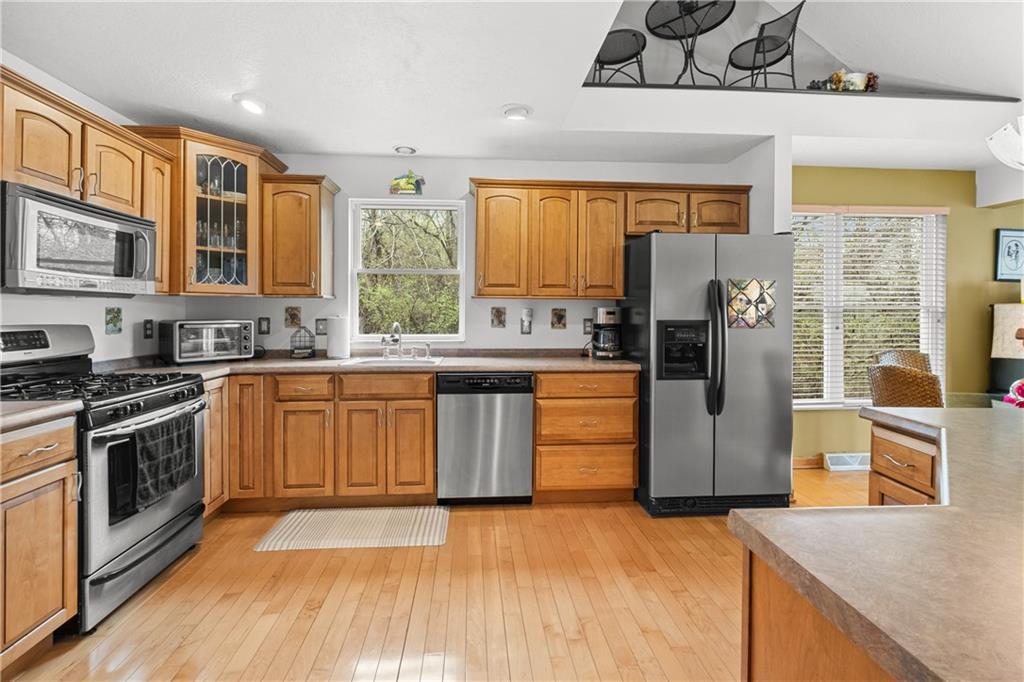 478 Spruce Lane Houston, PA 15342 - Photo 12 of 45 Large open Kitchen with hardwood flooring All appliances stay!