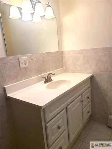 a close view of sink and tap