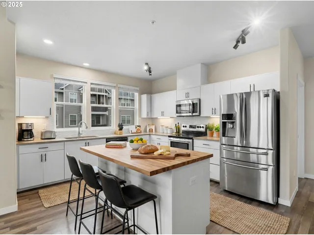 $319,000 | 17182 Southwest Appledale Road, Unit 405, Beaverton, OR 97007