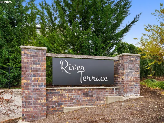 $319,000 | 17182 Southwest Appledale Road, Unit 405, Beaverton, OR 97007