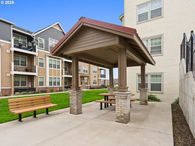 $319,000 | 17182 Southwest Appledale Road, Unit 405, Beaverton, OR 97007