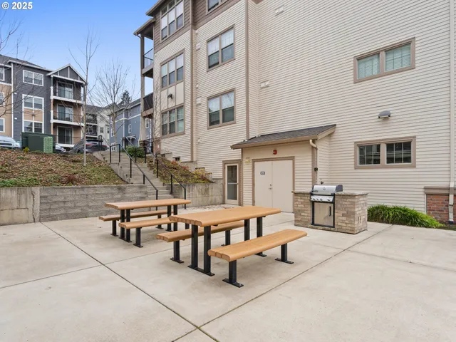 $319,000 | 17182 Southwest Appledale Road, Unit 405, Beaverton, OR 97007