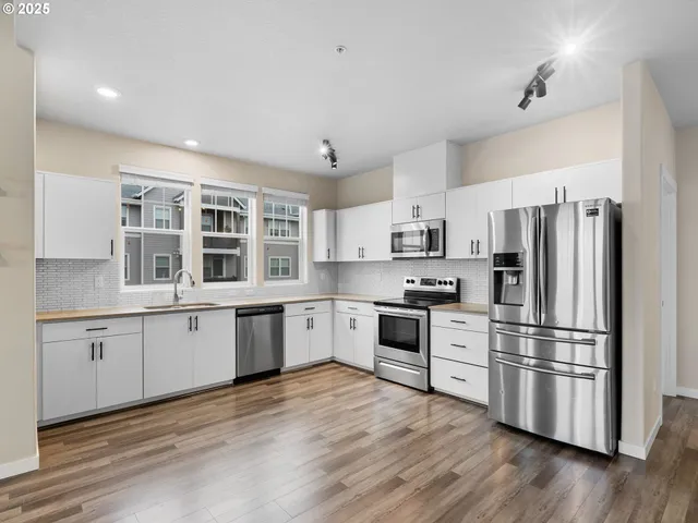 $319,000 | 17182 Southwest Appledale Road, Unit 405, Beaverton, OR 97007