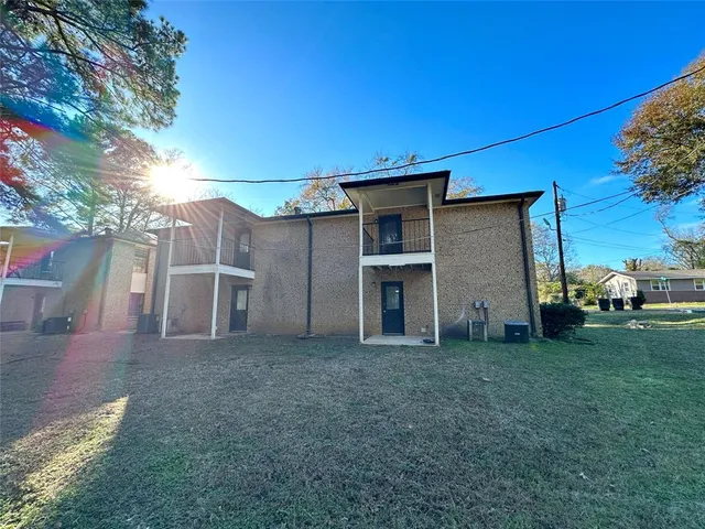 a view of a house with a backyard