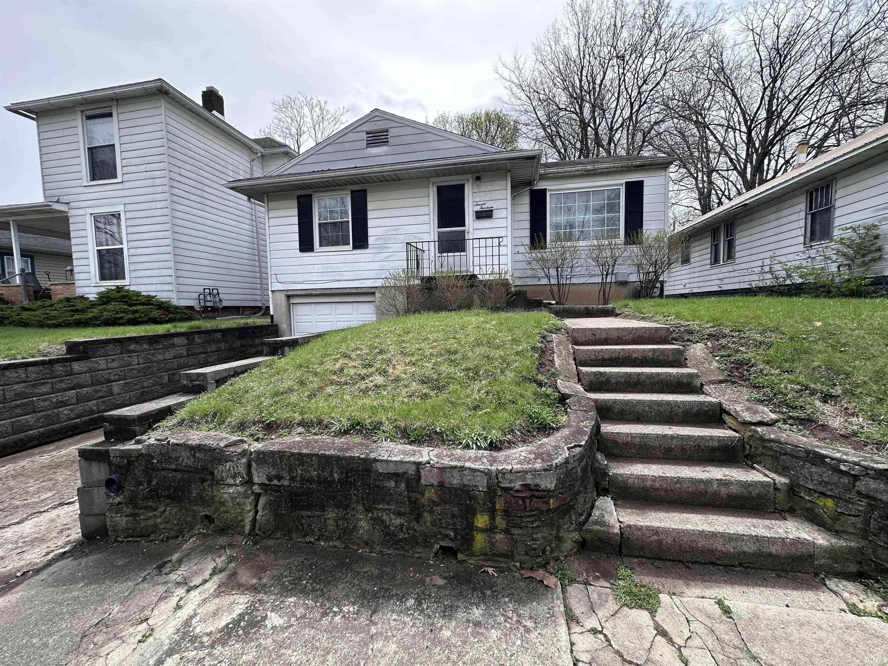 713 West Queen Street Muncie, IN 47303 - Photo 1 of 36