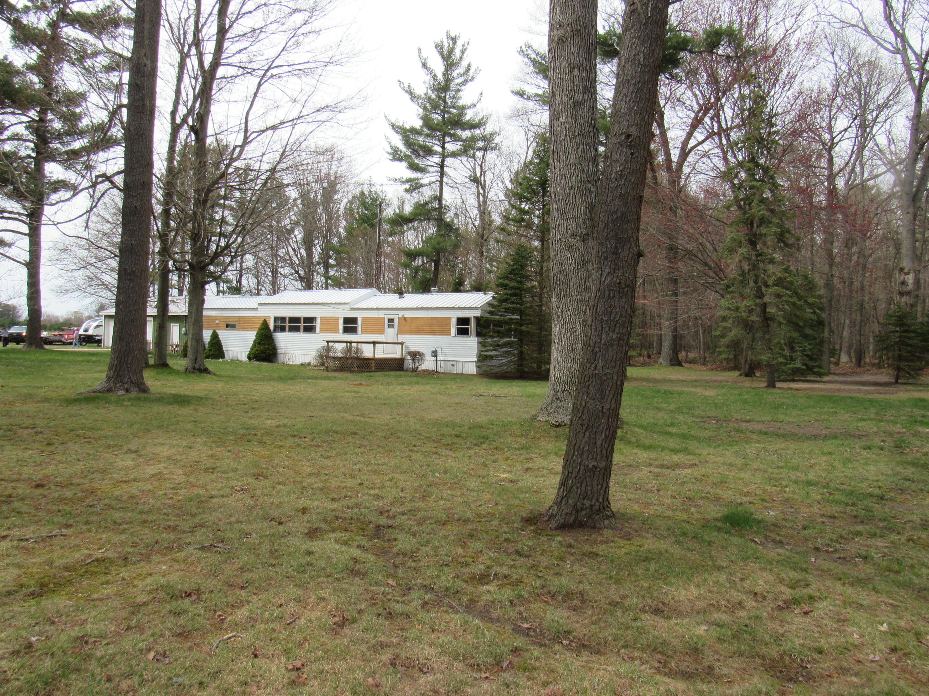 7084 Hancock Road Montague, MI 49437 - Photo 4 of 25 Side of Home