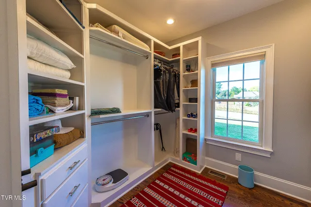 $1,250,000 | 5079 Rose Gardens Circle, Kingsport, TN 37660