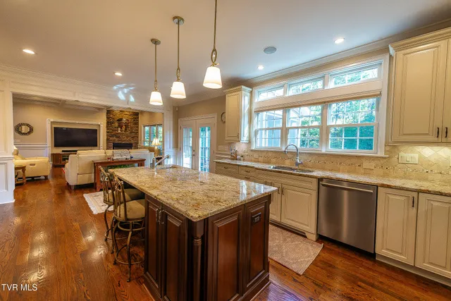 $1,250,000 | 5079 Rose Gardens Circle, Kingsport, TN 37660