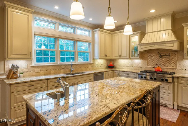 $1,250,000 | 5079 Rose Gardens Circle, Kingsport, TN 37660