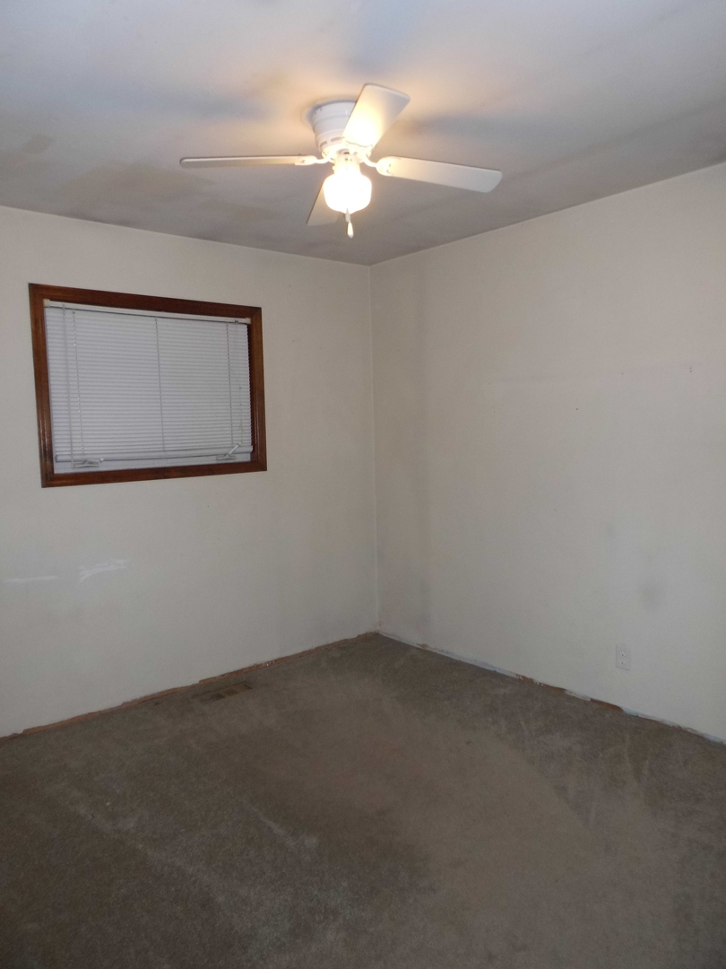 520 Redwood Road Bolingbrook, IL 60440 - Photo 12 of 18 a view of an empty room