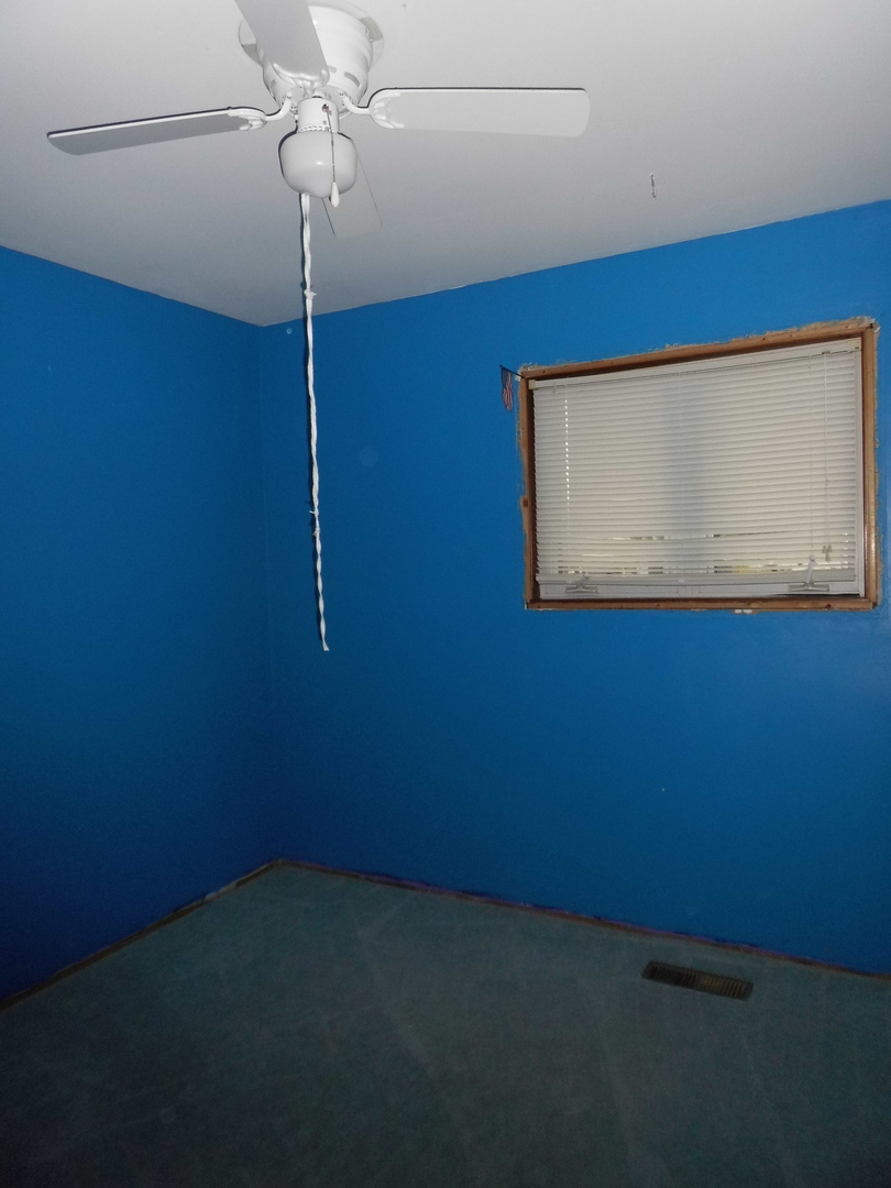 520 Redwood Road Bolingbrook, IL 60440 - Photo 13 of 18 a view of room with a ceiling fan and a fan