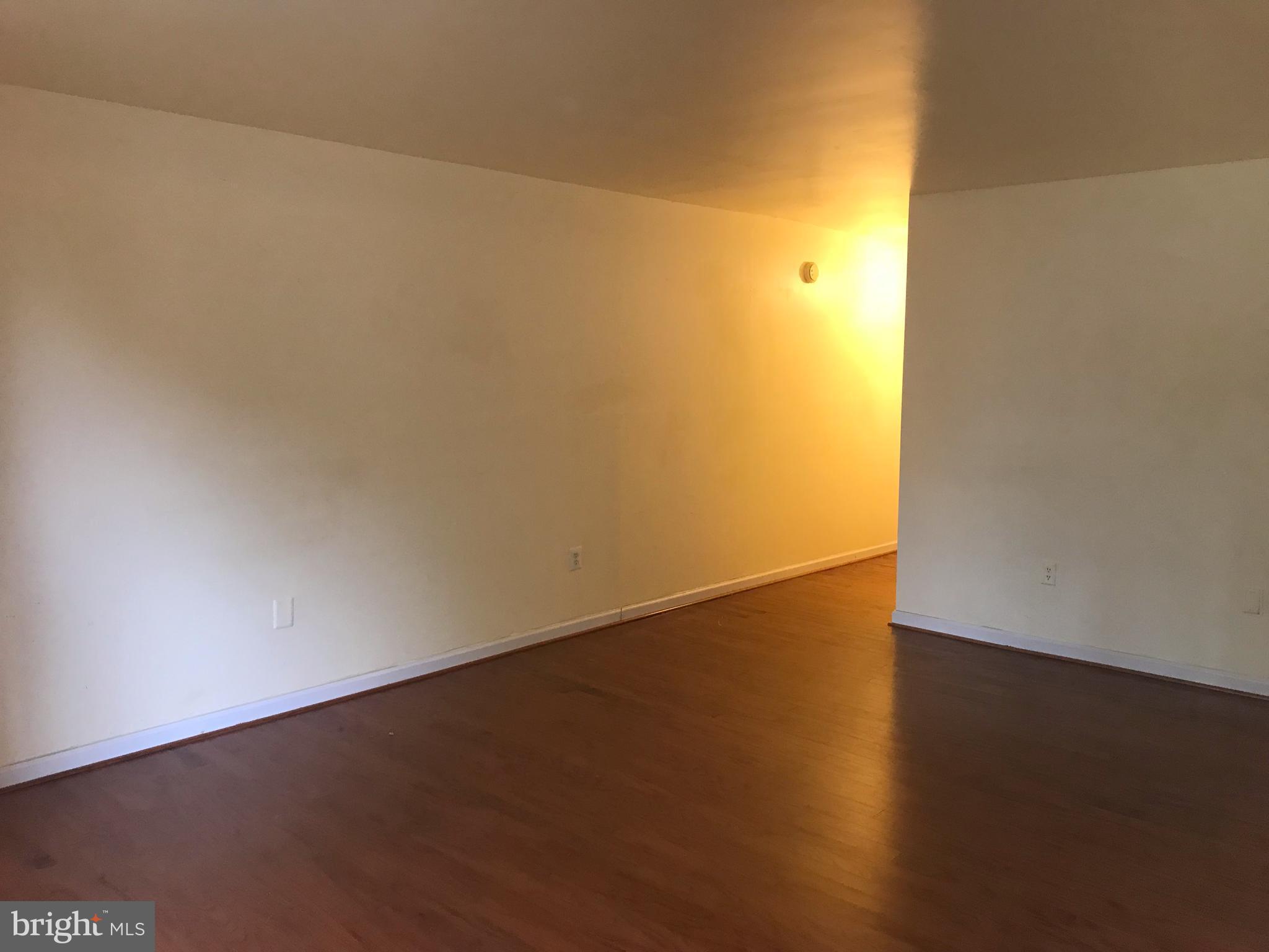 8489 Greenbelt Road, Unit T1 Greenbelt, MD 20770 - Photo 12 of 20 Living Room