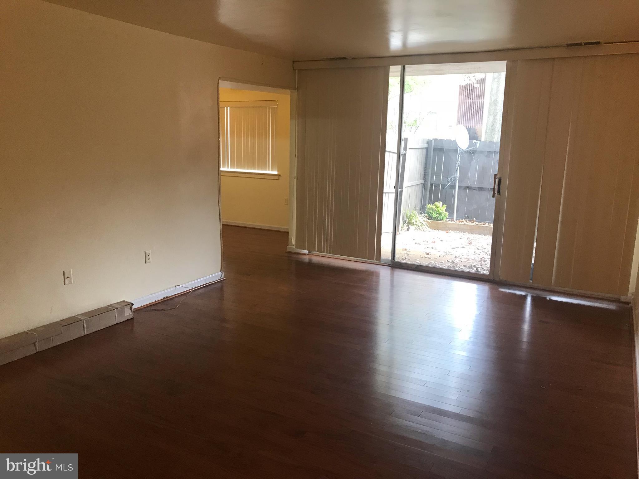 8489 Greenbelt Road, Unit T1 Greenbelt, MD 20770 - Photo 5 of 20 Living Room