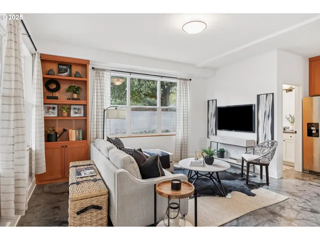 $399,000 | 6443 Northeast 33rd Avenue, Unit B, Portland, OR 97211