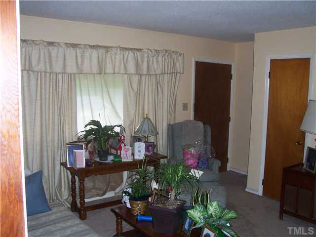 1107 Kitt Place Raleigh, NC 27610 - Photo 3 of 5 Gallery Image 3