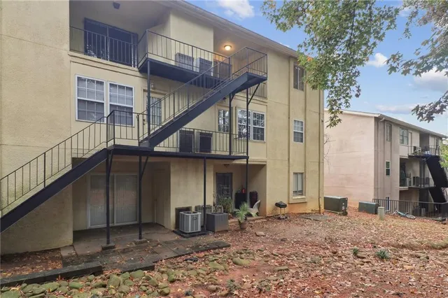 $1,400 | 2398 Lawrenceville Highway, Unit E, Decatur, GA 30033
