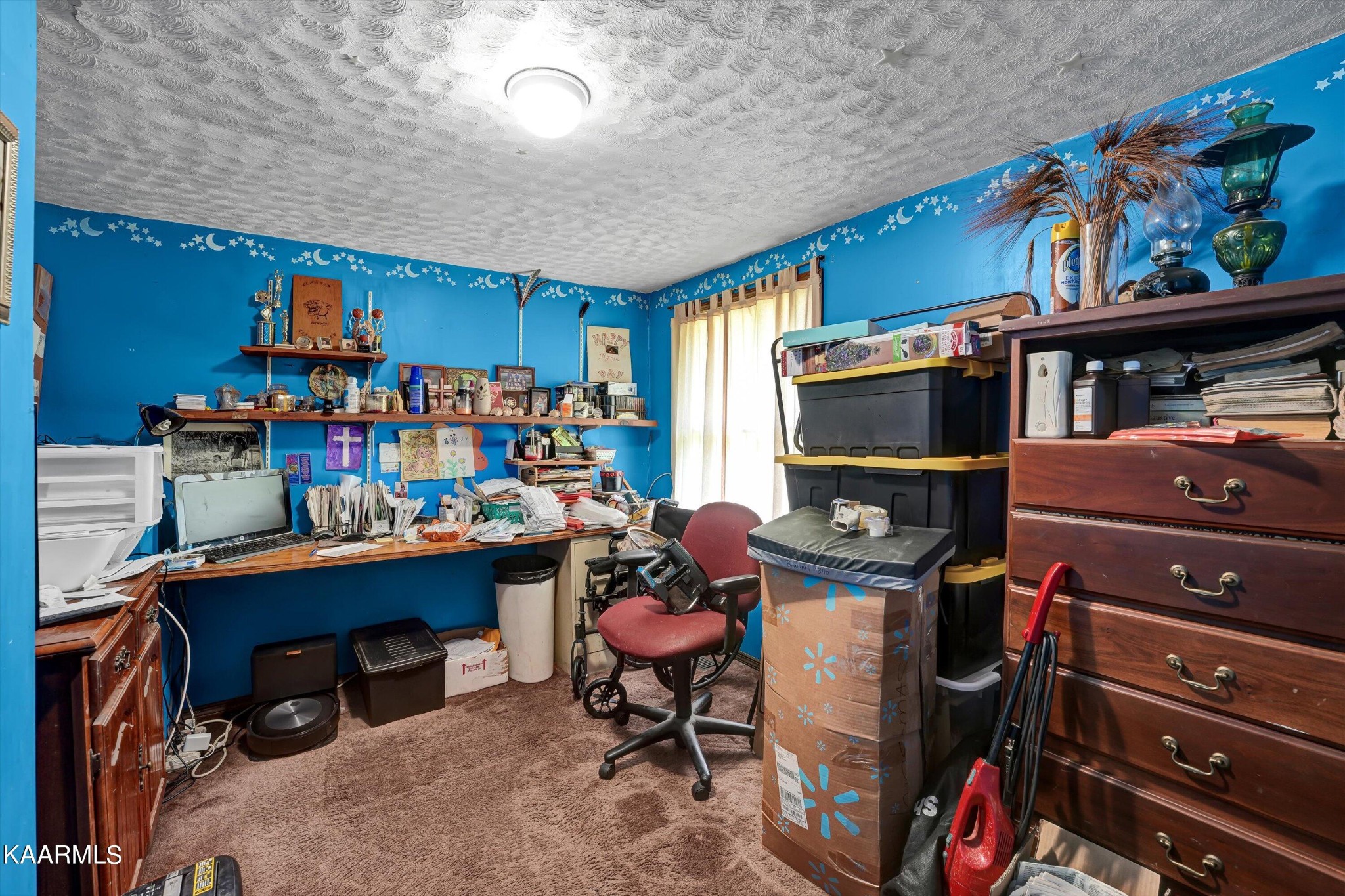 185 Moody Hollow Road Powell, TN 37849 - Photo 13 of 46 a room with furniture and a flat screen tv