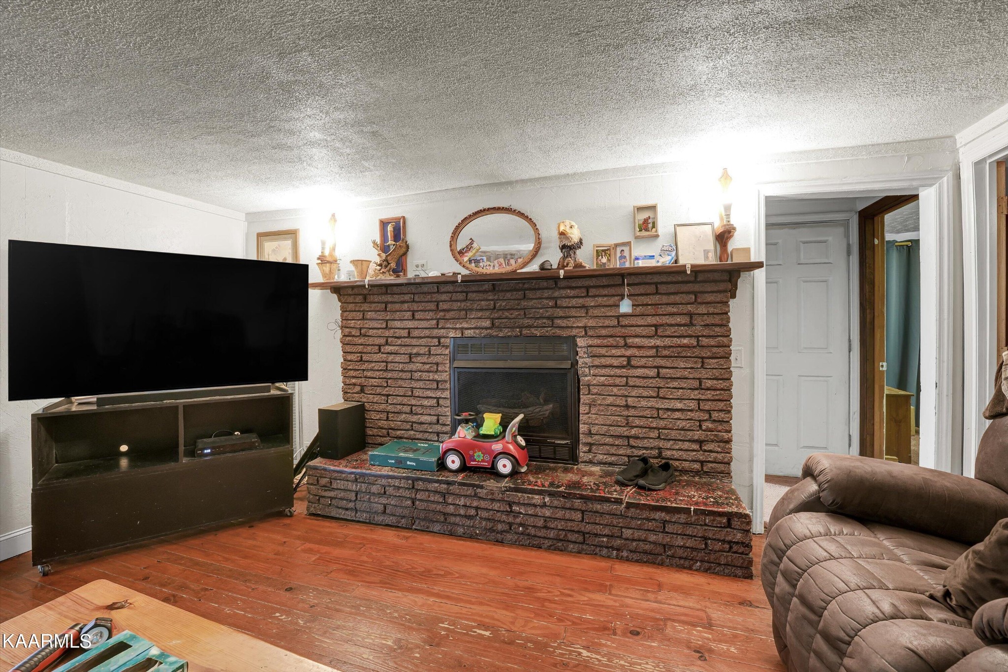 185 Moody Hollow Road Powell, TN 37849 - Photo 5 of 46 a living room with furniture and a flat screen tv