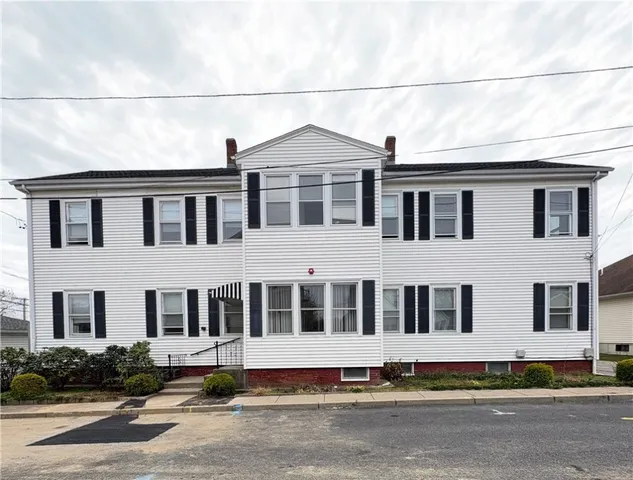 $1,950 | 12 Fortini Street, Unit 2L, Cranston, RI 02920