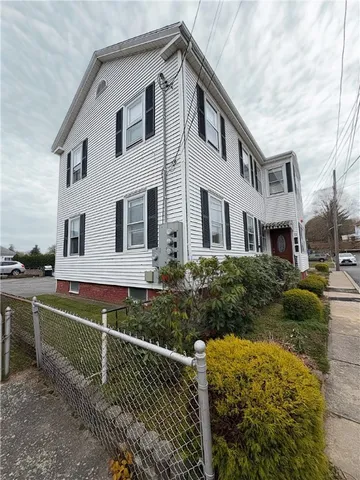 $1,950 | 12 Fortini Street, Unit 2L, Cranston, RI 02920
